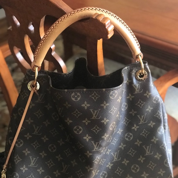 Louis Vuitton Handbags - Louis Vuitton Artsy MM